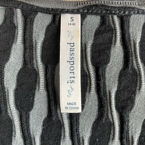 Passports Tunic Top Size S EUC - Picture 8 of 8